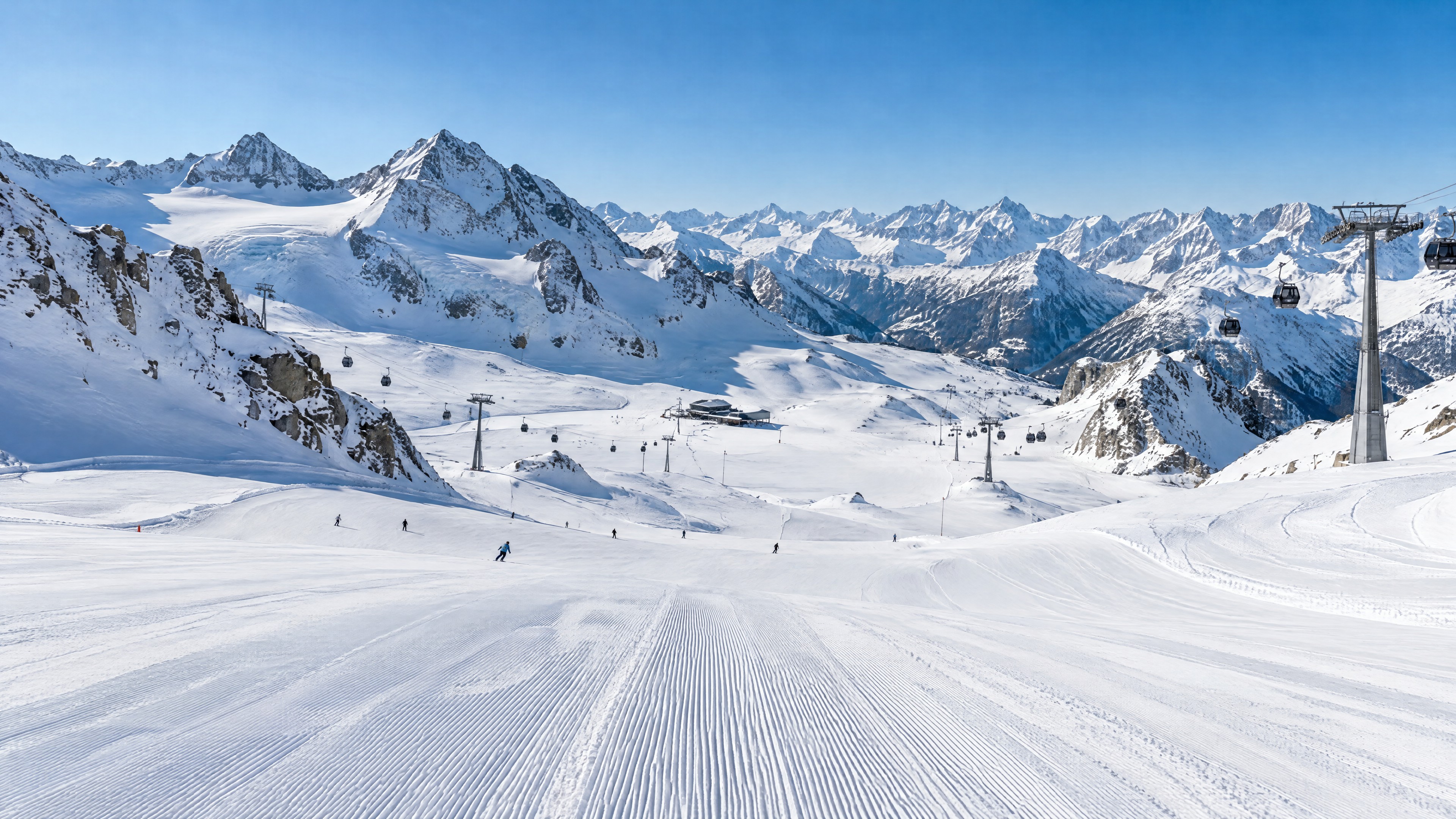 Frisch präparierte Pisten auf dem Rettenbachferner