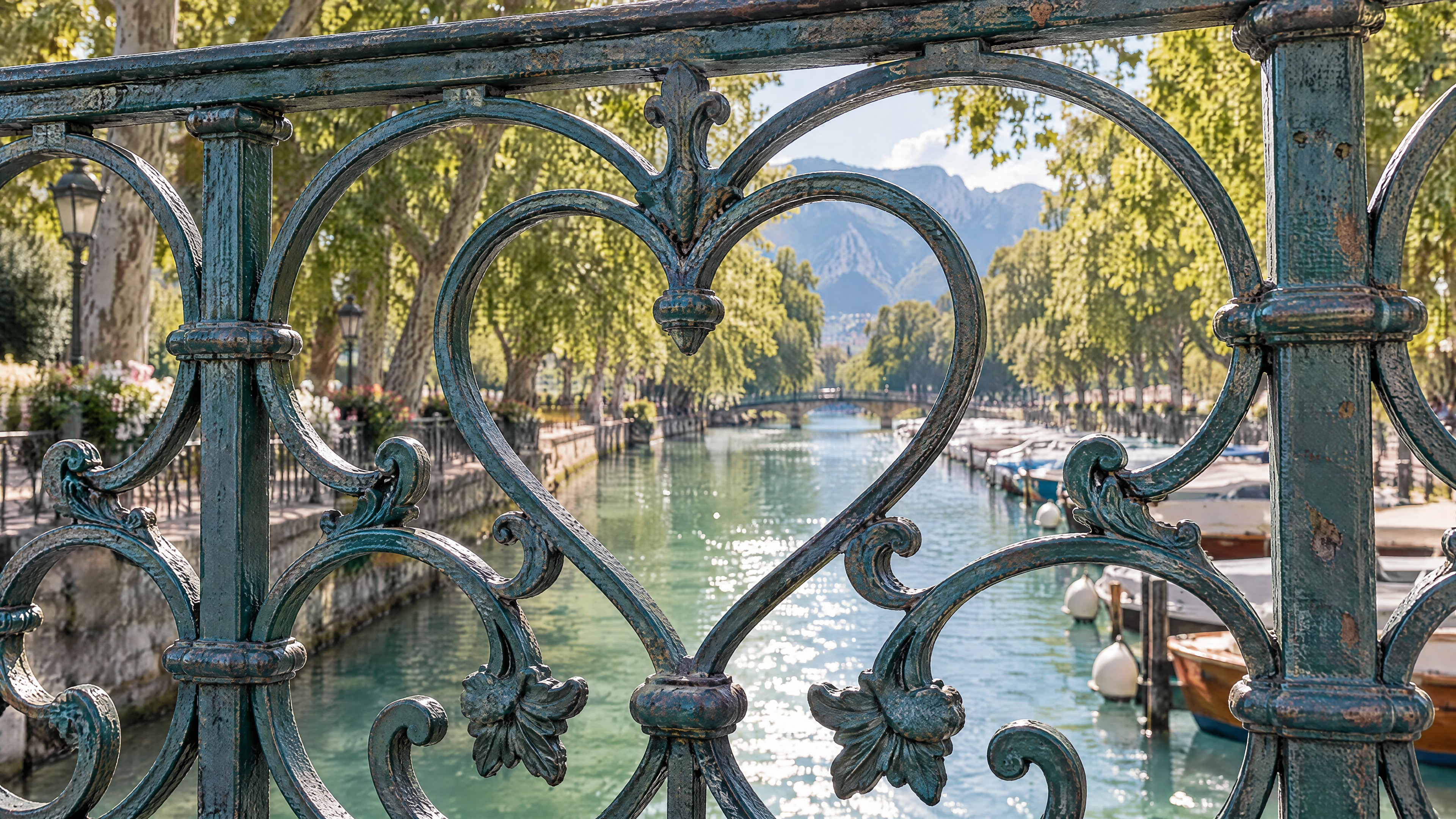 Stimmungsvolle Detailaufnahme der Brücke Pont des Amours